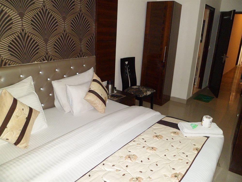Hotel Arjun New Delhi Ngoại thất bức ảnh