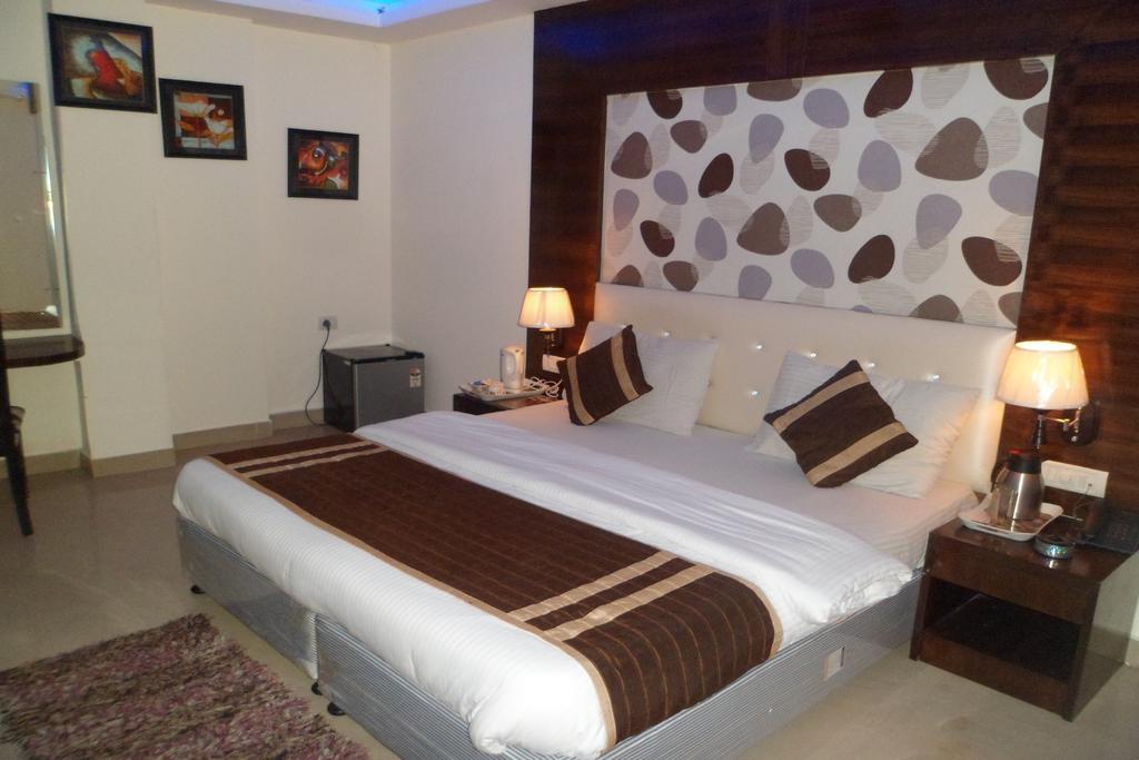 Hotel Arjun New Delhi Ngoại thất bức ảnh