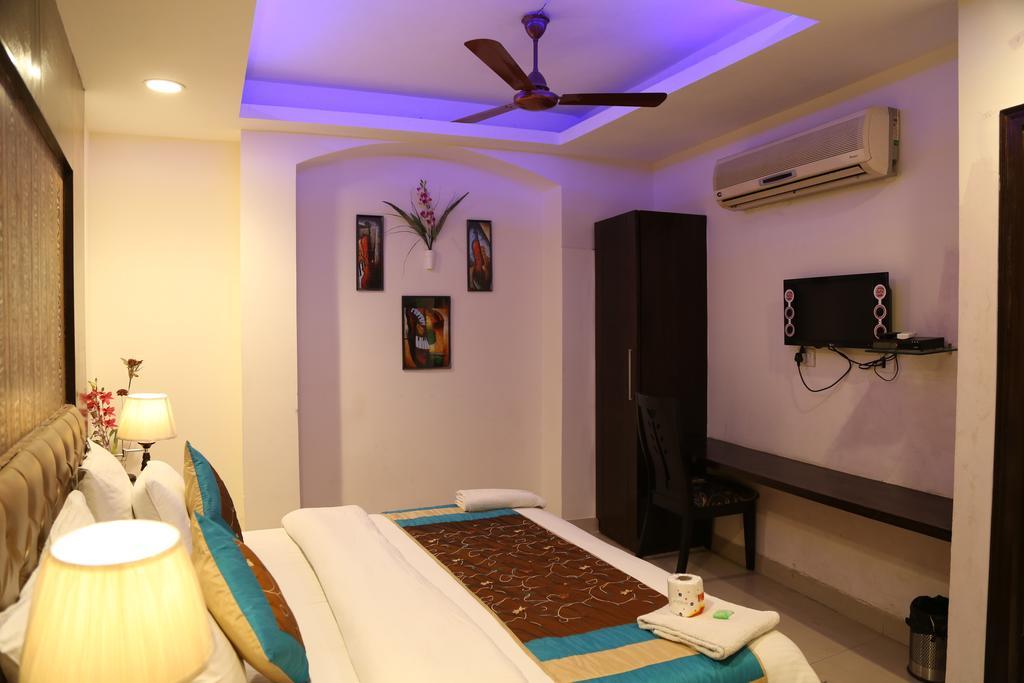 Hotel Arjun New Delhi Ngoại thất bức ảnh