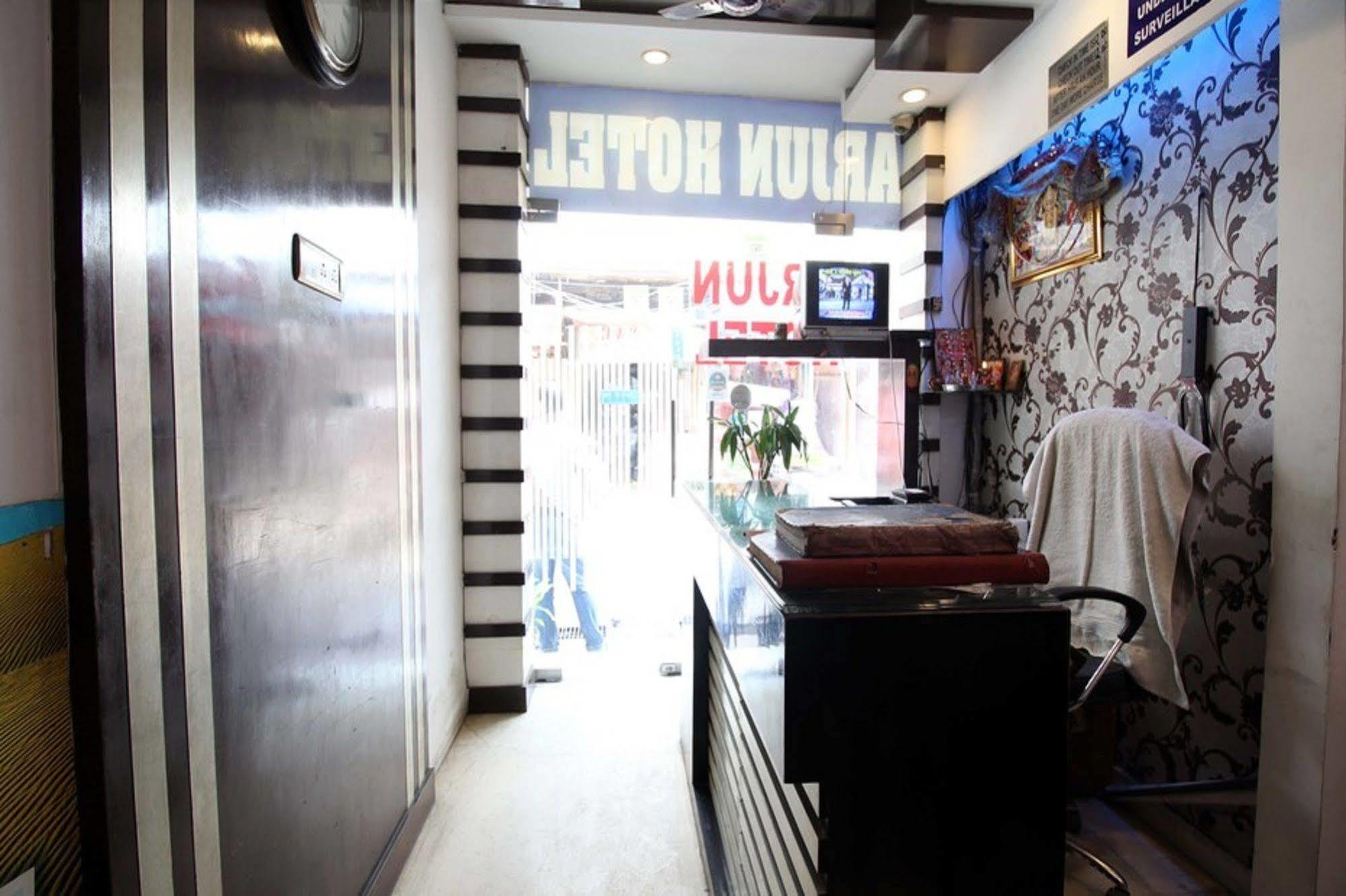 Hotel Arjun New Delhi Ngoại thất bức ảnh