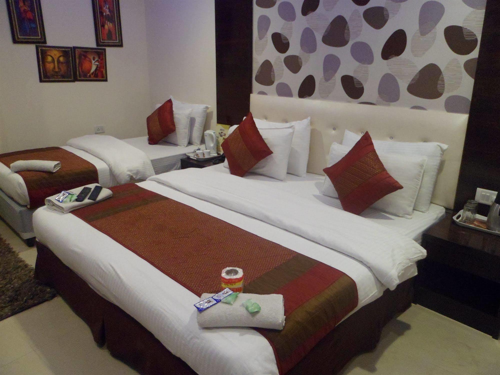 Hotel Arjun New Delhi Ngoại thất bức ảnh