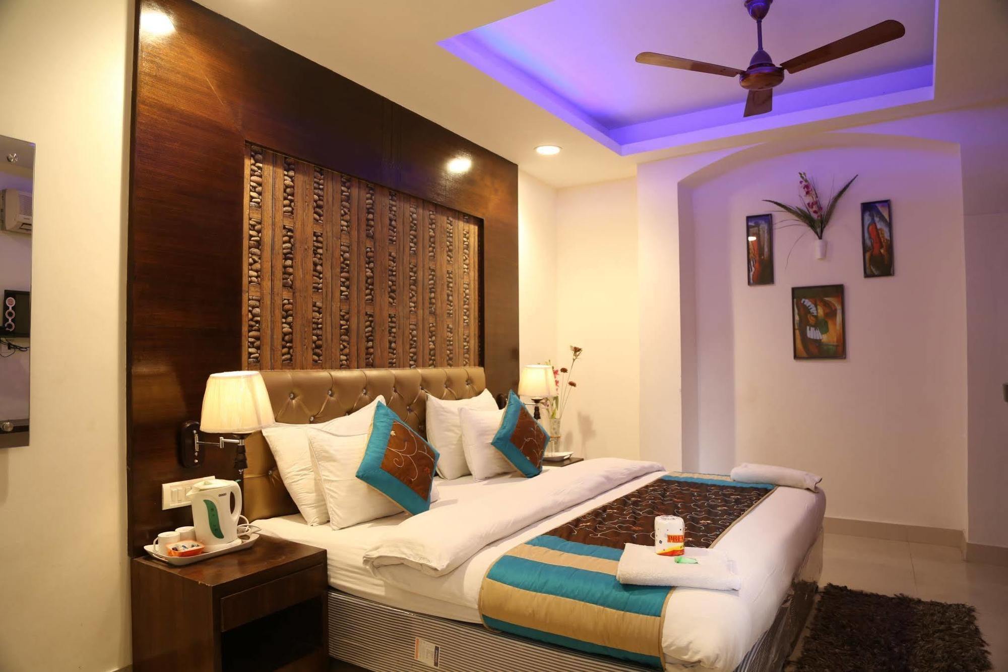 Hotel Arjun New Delhi Ngoại thất bức ảnh