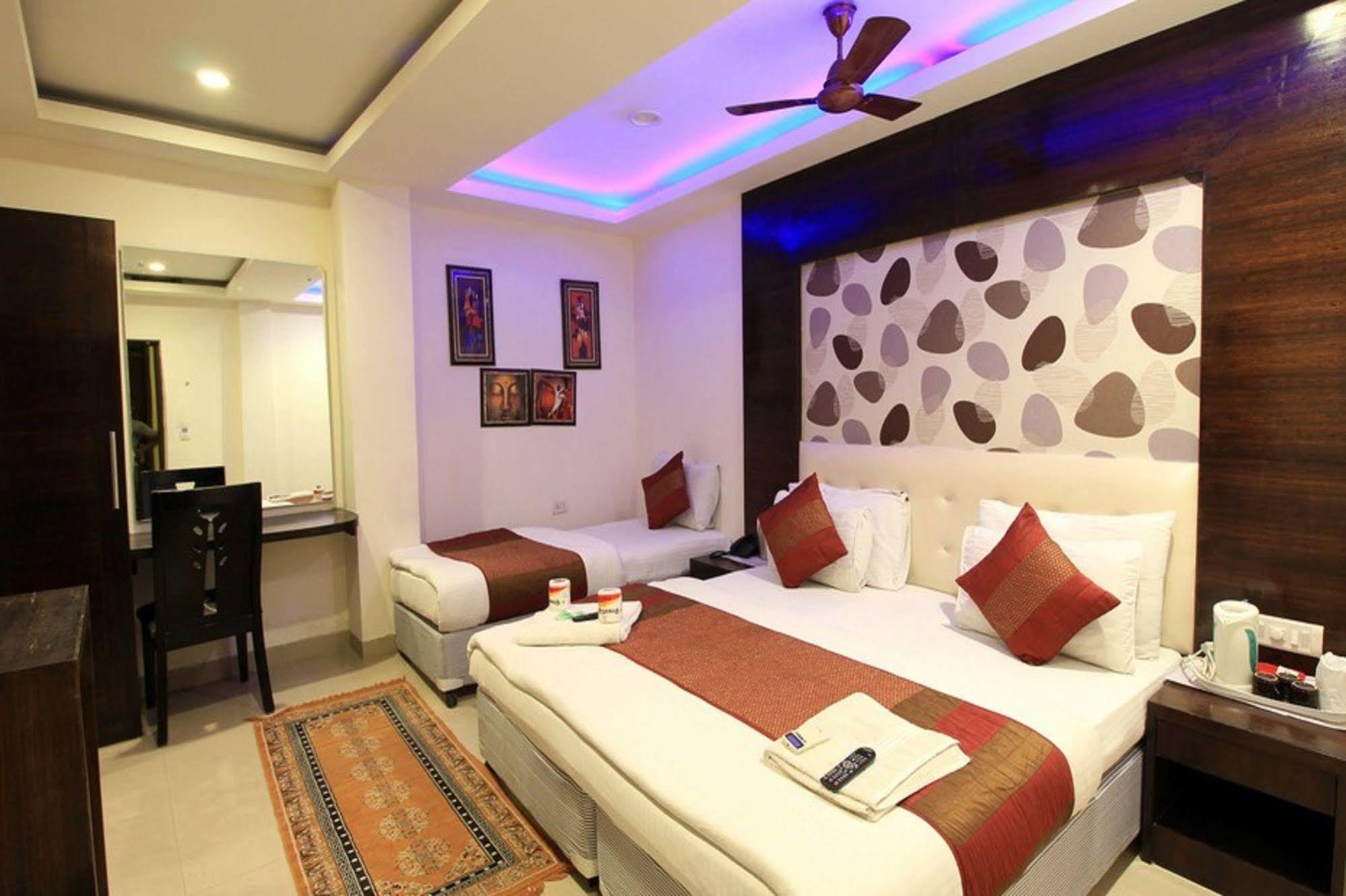 Hotel Arjun New Delhi Ngoại thất bức ảnh