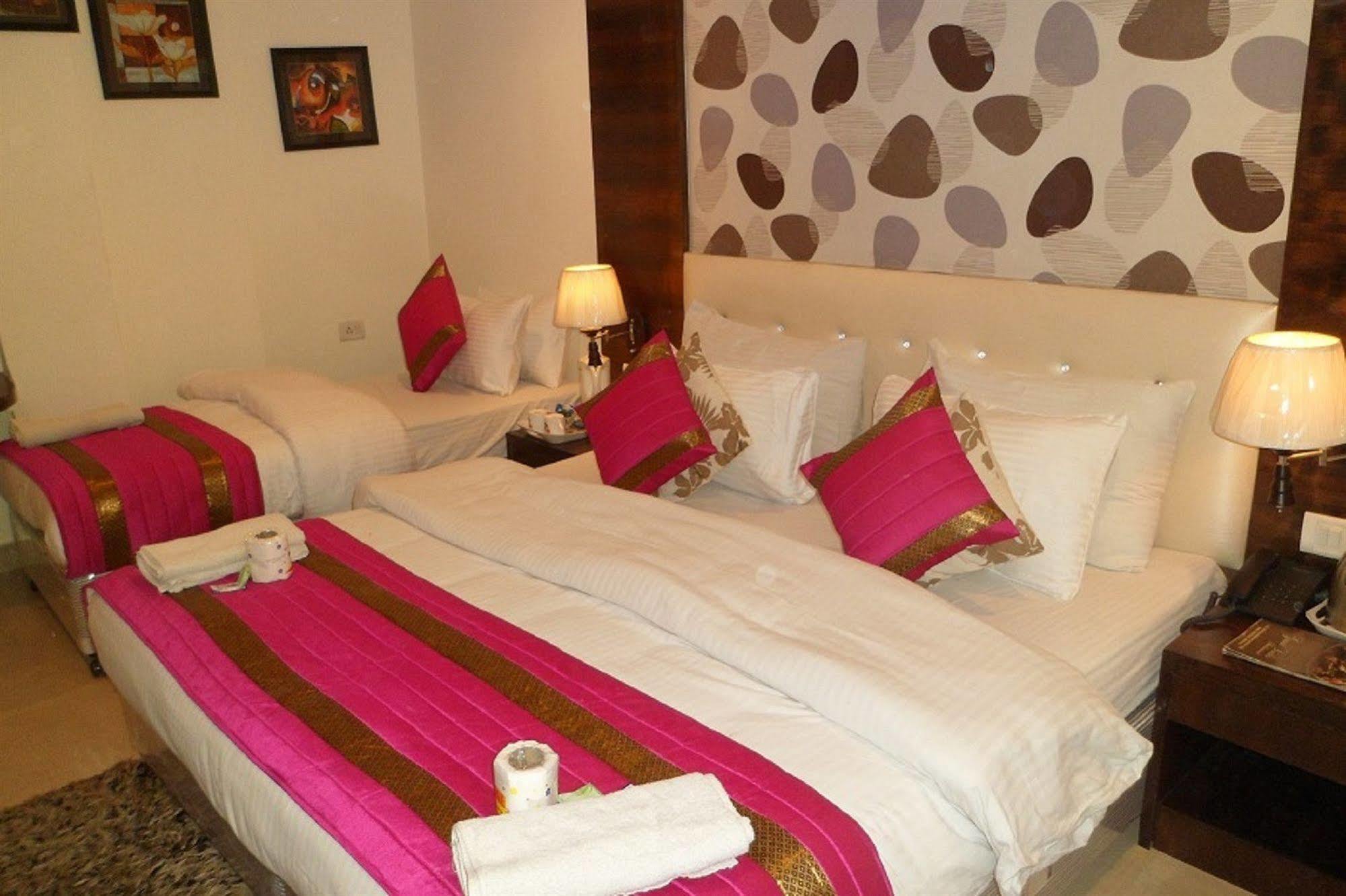 Hotel Arjun New Delhi Ngoại thất bức ảnh