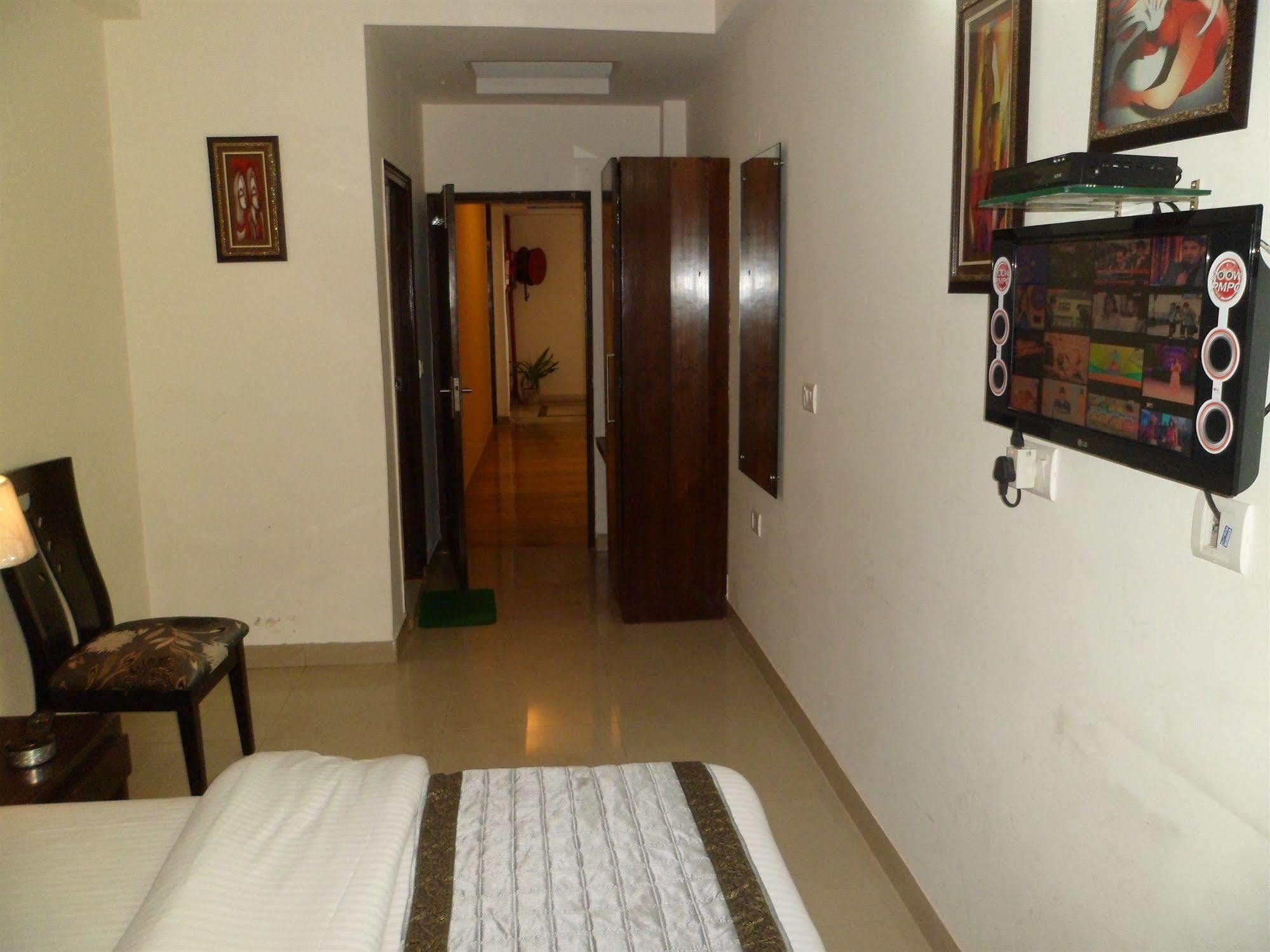 Hotel Arjun New Delhi Ngoại thất bức ảnh