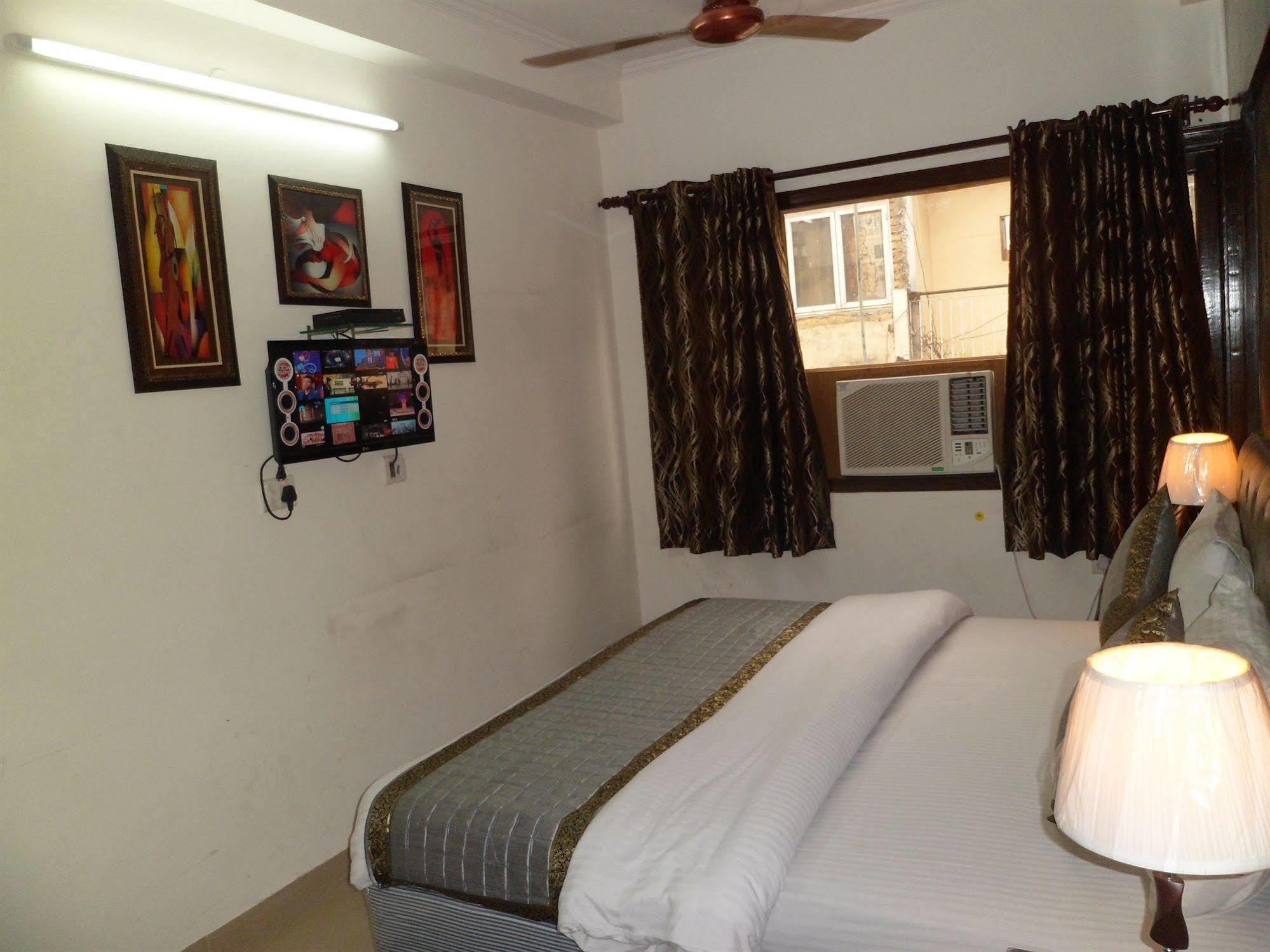 Hotel Arjun New Delhi Ngoại thất bức ảnh