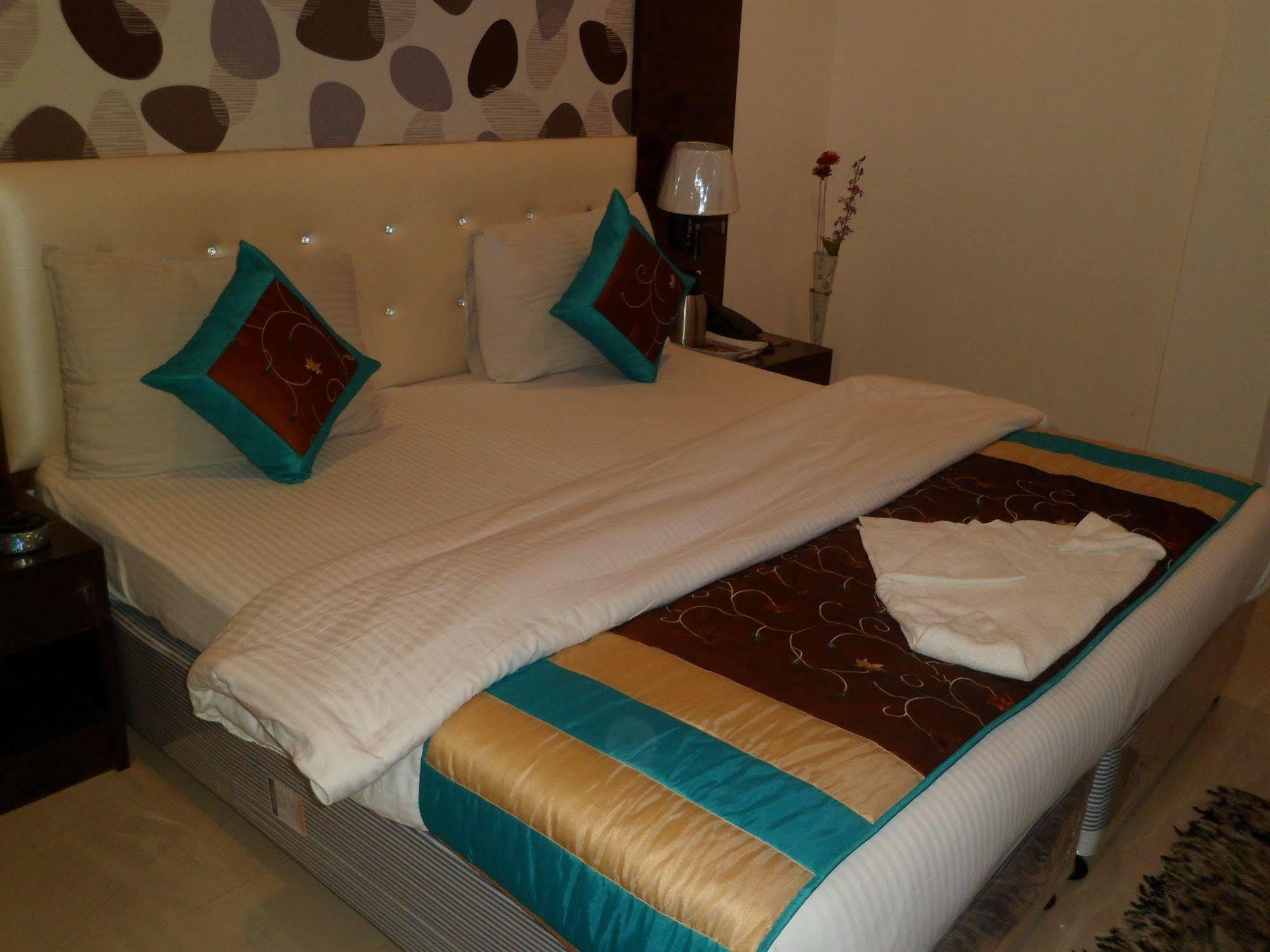 Hotel Arjun New Delhi Ngoại thất bức ảnh
