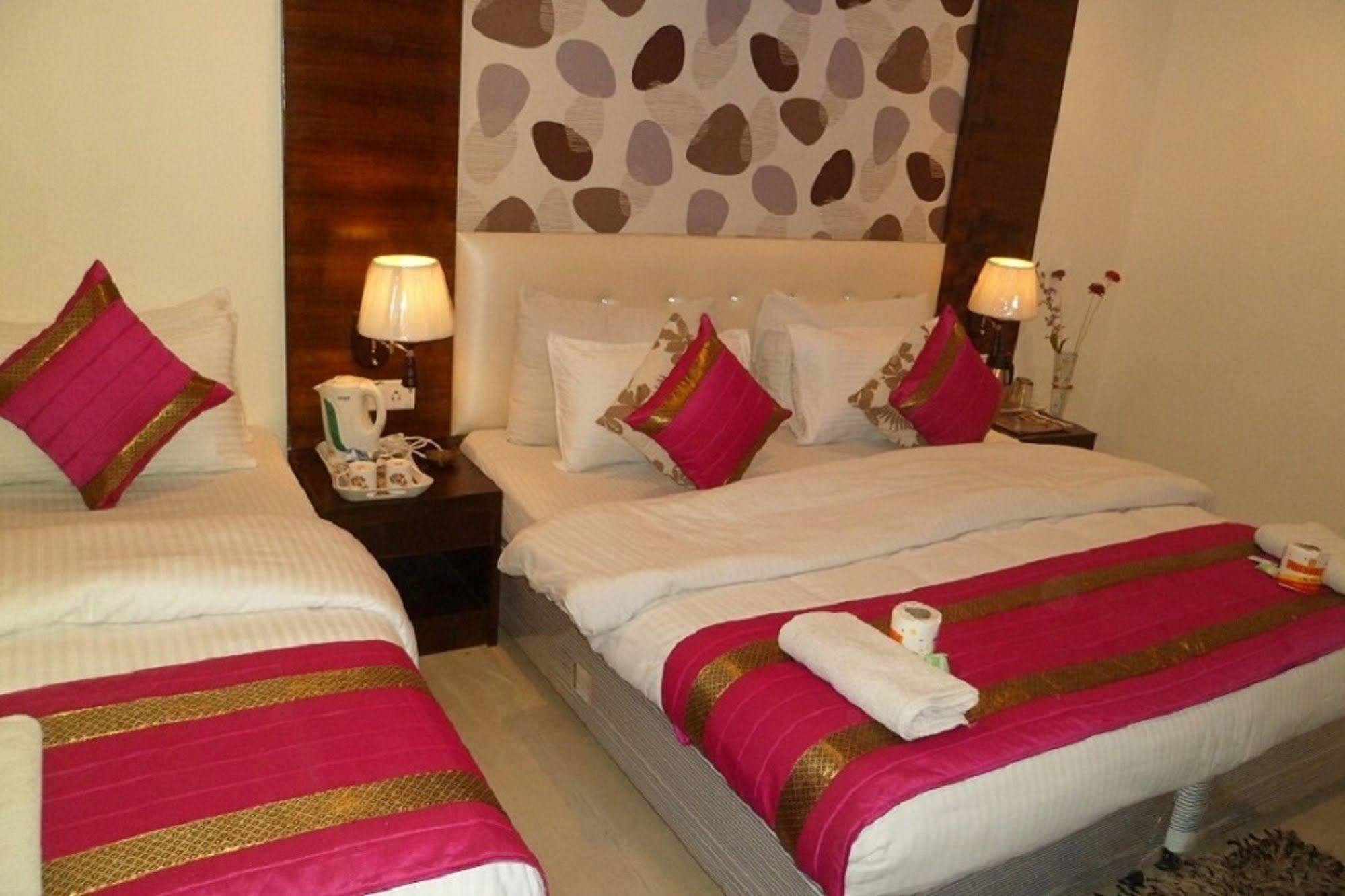 Hotel Arjun New Delhi Ngoại thất bức ảnh