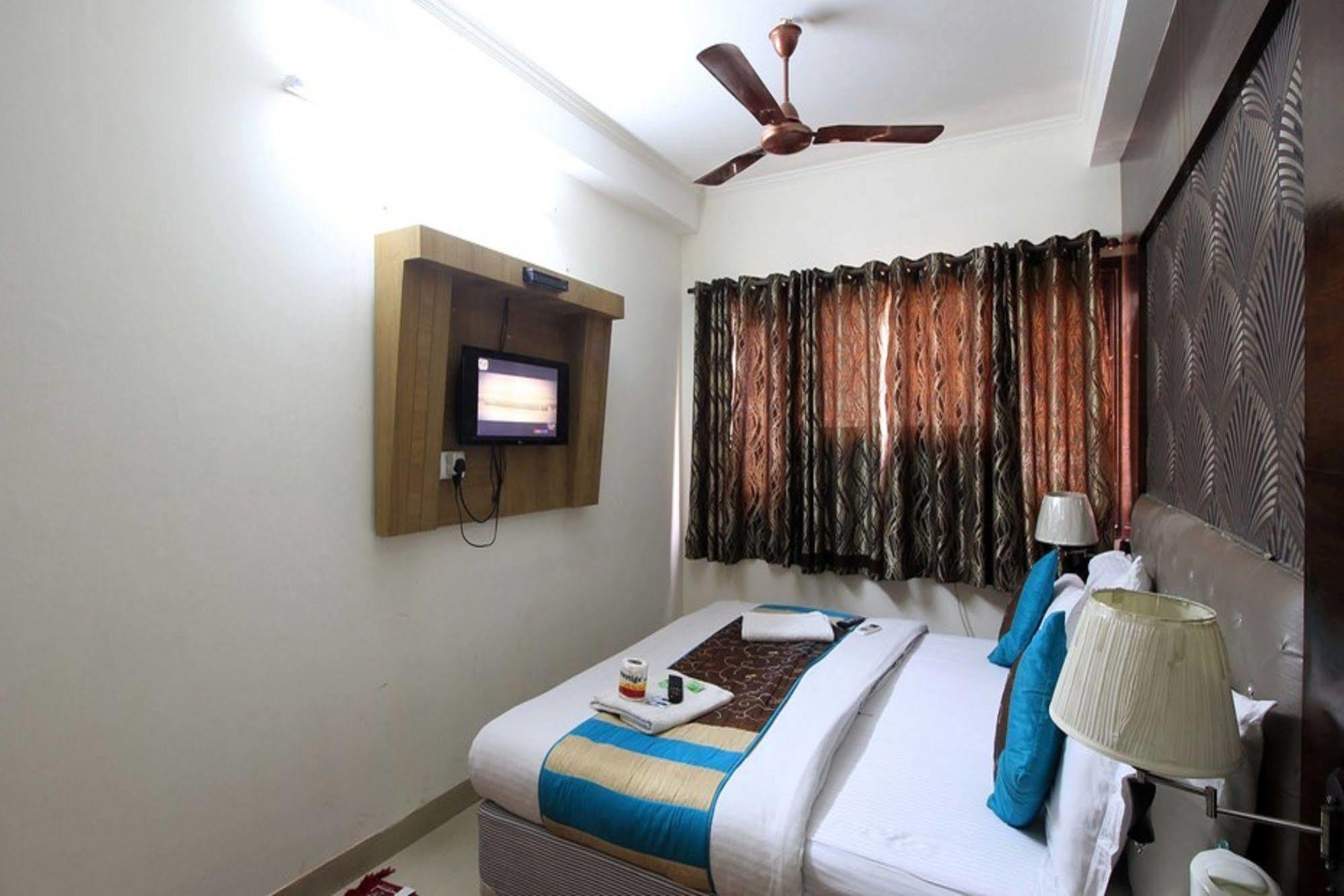 Hotel Arjun New Delhi Ngoại thất bức ảnh