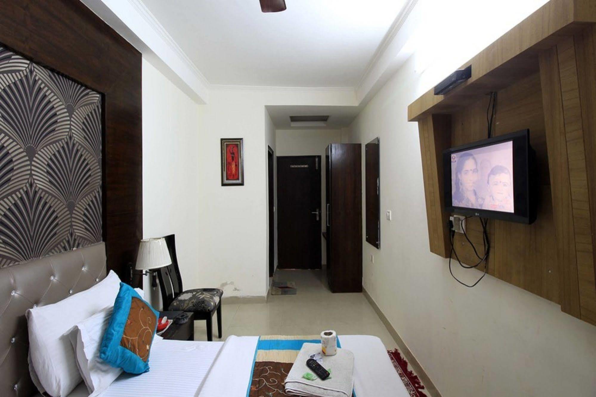 Hotel Arjun New Delhi Ngoại thất bức ảnh