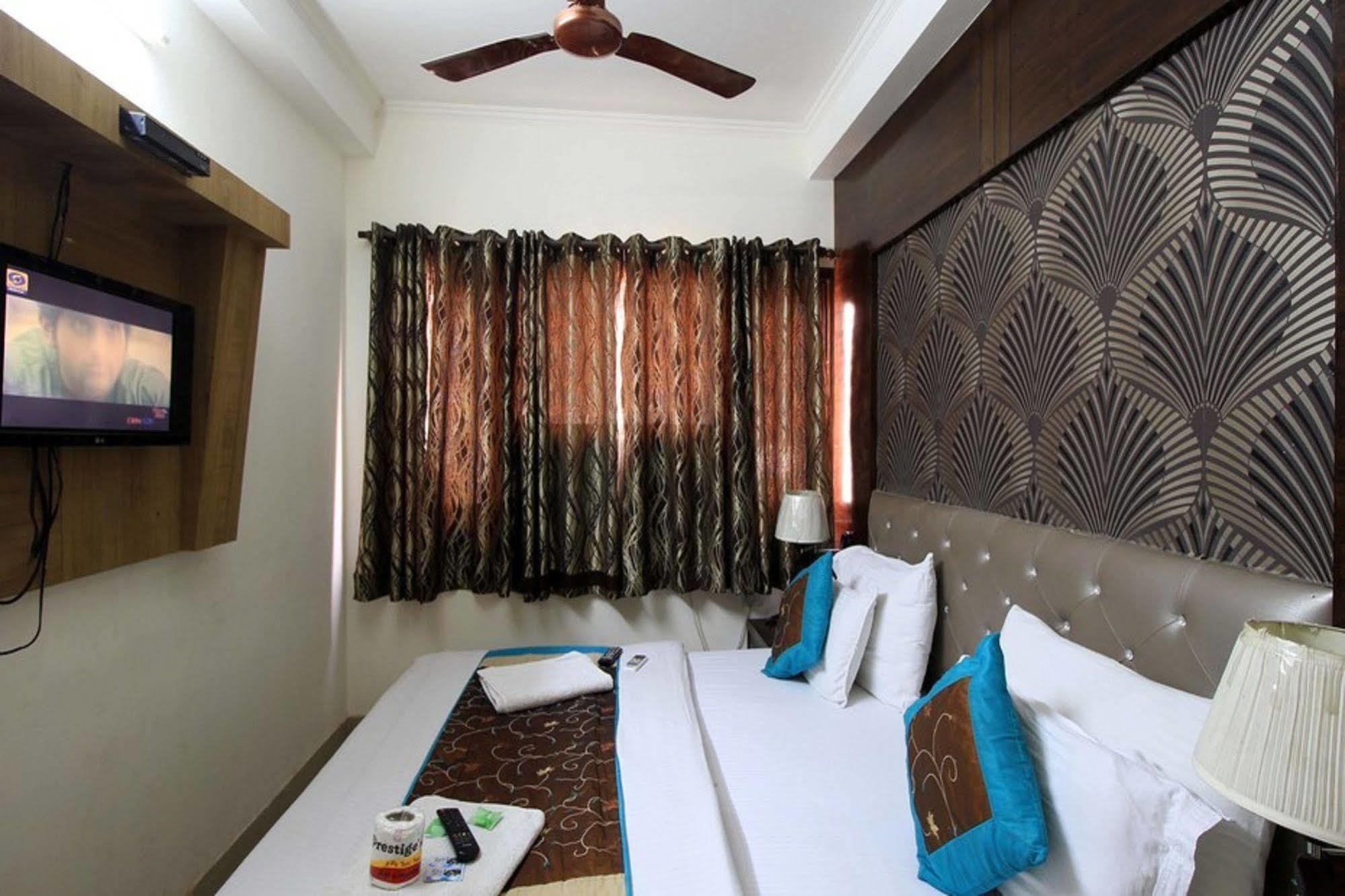Hotel Arjun New Delhi Ngoại thất bức ảnh